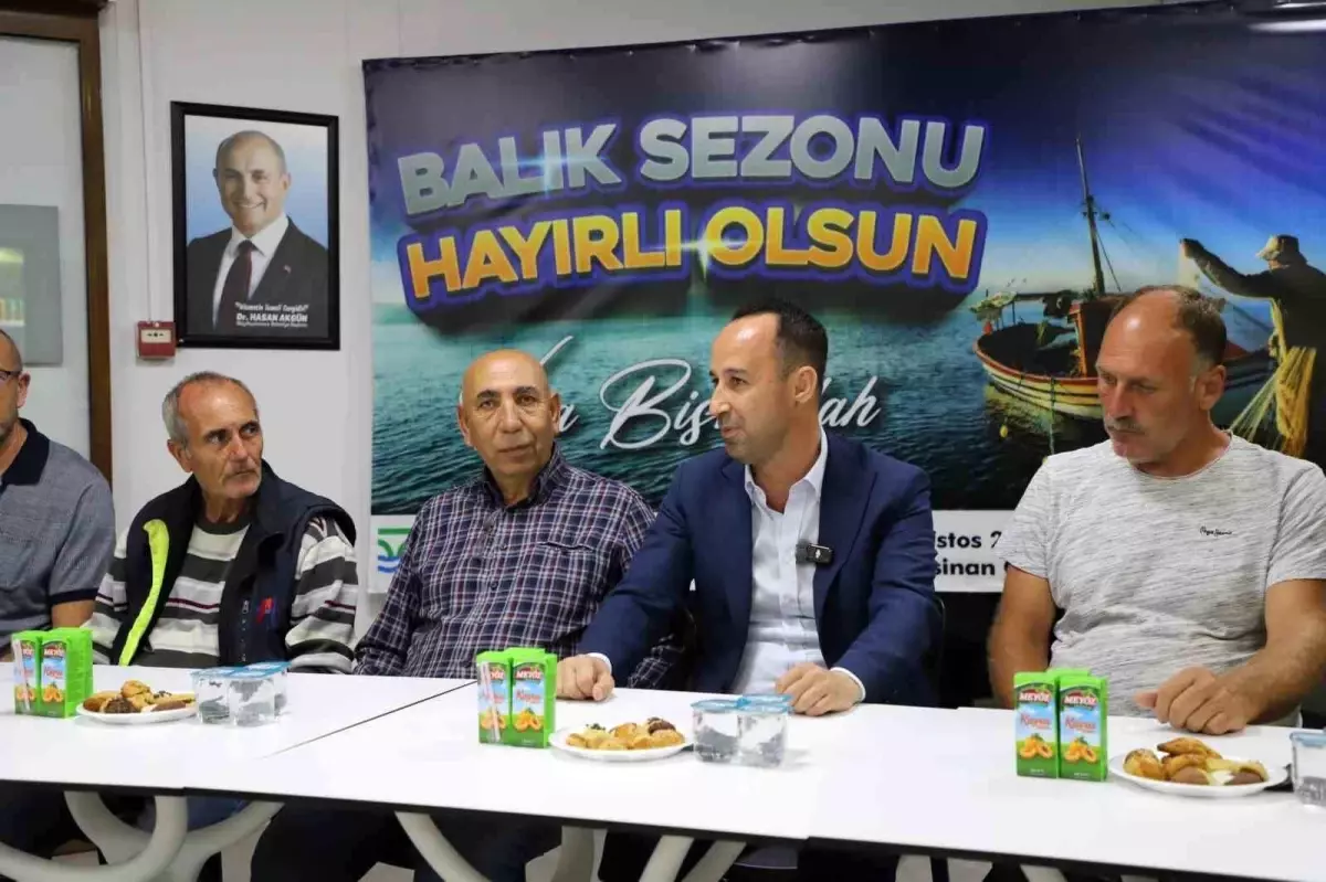 Büyükçekmece’de Balıkçılar Yeni Av Sezonuna ‘Vira Bismillah’ Diyerek Denize Açıldı