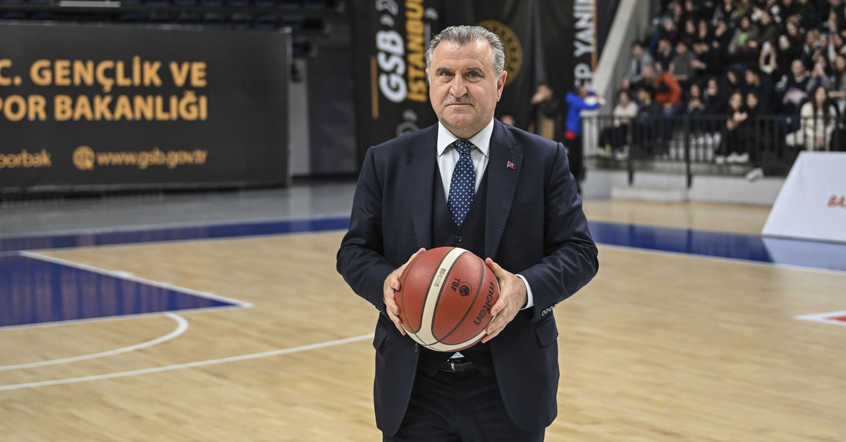Bakan Bak, Okul Sporları finallerinde gösteri maçına çıkıyor